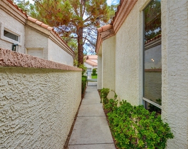 8941 Diamond Falls Drive - Photo Thumbnail 3