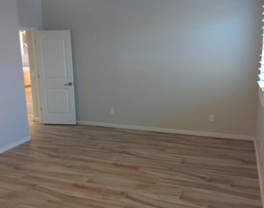 932 S Olympic Drive - Photo Thumbnail 5