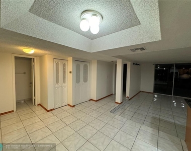 3720 Inverrary Dr - Photo Thumbnail 4