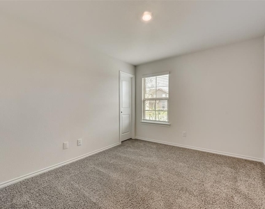 3117 Sweetwater Way - Photo Thumbnail 8