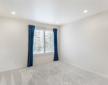 5545 Canoga Avenue - Photo Thumbnail 2