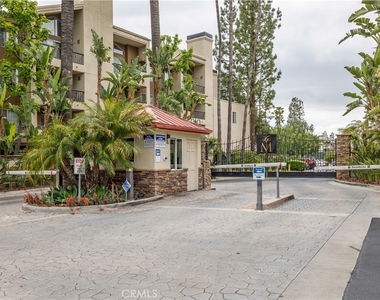 5545 Canoga Avenue - Photo Thumbnail 16