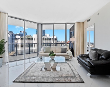 1300 Brickell Bay Dr - Photo Thumbnail 8