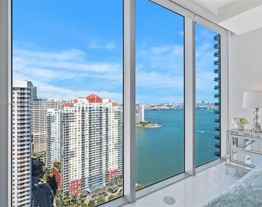 1300 Brickell Bay Dr - Photo Thumbnail 16