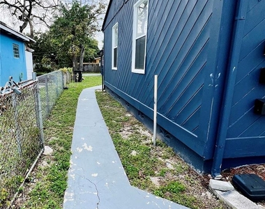 1025 Nw 7th Ave - Photo Thumbnail 11