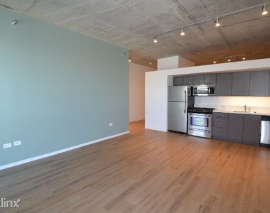 1611 W. Division, Unit A107 - Photo Thumbnail 5