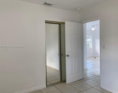 6437 Sw 22nd St - Photo Thumbnail 10