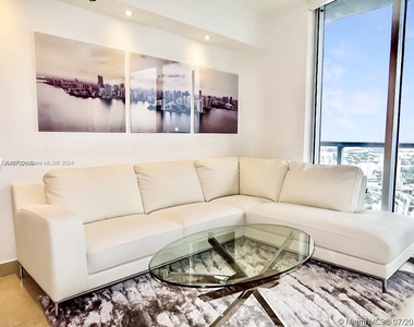 465 Brickell Ave - Photo Thumbnail 8