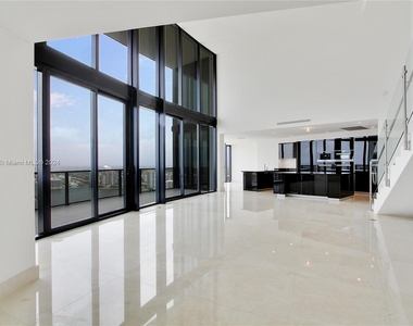 18555 Collins Ave - Photo Thumbnail 1