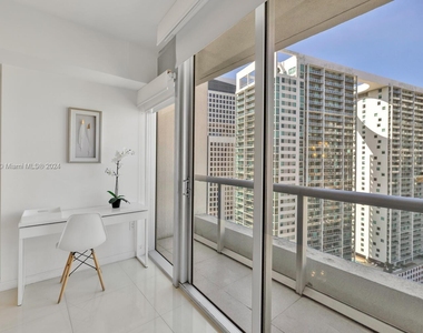 485 Brickell Ave - Photo Thumbnail 8