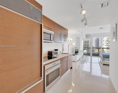 485 Brickell Ave - Photo Thumbnail 5