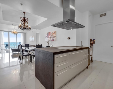 18201 Collins Ave - Photo Thumbnail 14