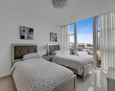 18201 Collins Ave - Photo Thumbnail 17