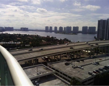 19380 Collins Ave - Photo Thumbnail 2