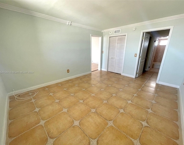 7850 Byron Ave - Photo Thumbnail 6