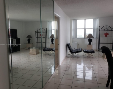 5838 Collins Ave - Photo Thumbnail 5