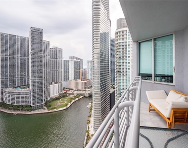 325 S Biscayne Blvd - Photo Thumbnail 6