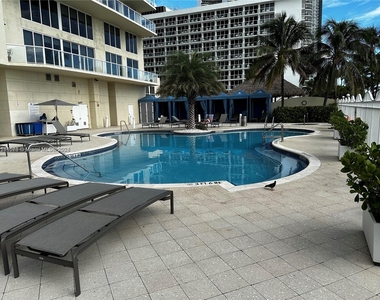 16699 Collins Ave - Photo Thumbnail 21