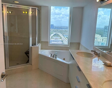 16699 Collins Ave - Photo Thumbnail 6