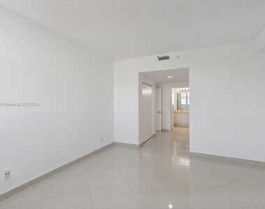 2475 Brickell Ave - Photo Thumbnail 20