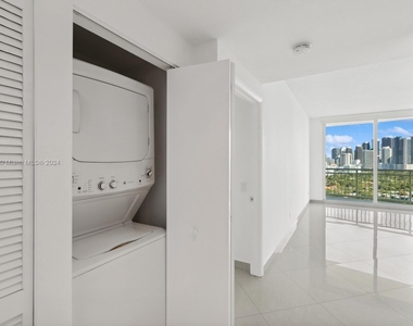 2475 Brickell Ave - Photo Thumbnail 11