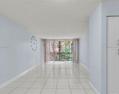 8810 Fontainebleau Blvd - Photo Thumbnail 4