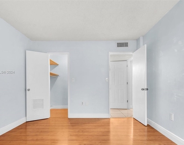 8810 Fontainebleau Blvd - Photo Thumbnail 14