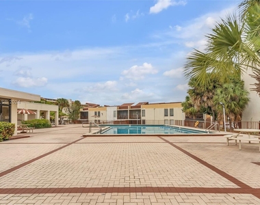 8810 Fontainebleau Blvd - Photo Thumbnail 20