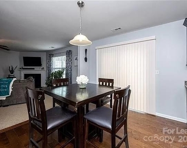 7030 Thorncrown Street - Photo Thumbnail 15