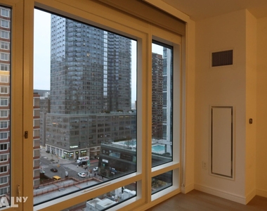 572 Eleventh Avenue - Photo Thumbnail 3