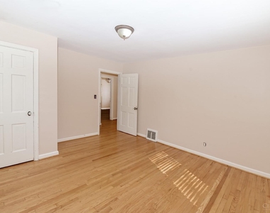 6235 Cambridge Avenue - Photo Thumbnail 23