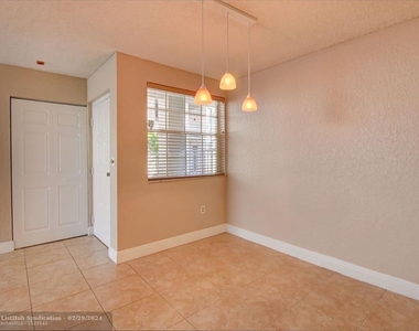 2803 N Oakland Forest Dr - Photo Thumbnail 8