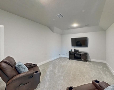 566 Torrey Pines Circle - Photo Thumbnail 23