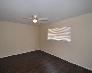 5004 Live Oak Street - Photo Thumbnail 7