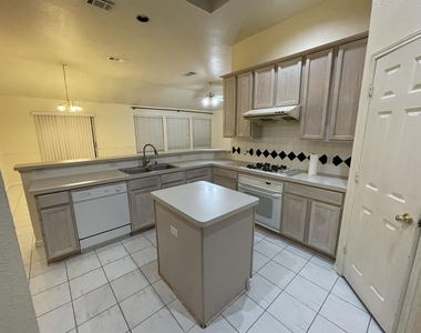 4304 Palmdale Drive - Photo Thumbnail 9