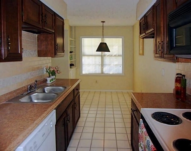 553 Trailcrest Drive - Photo Thumbnail 5