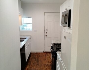 1524 W Woodlawn Ave - Photo Thumbnail 4