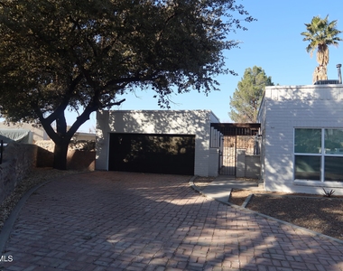 352 Rio Estancia Drive - Photo Thumbnail 2