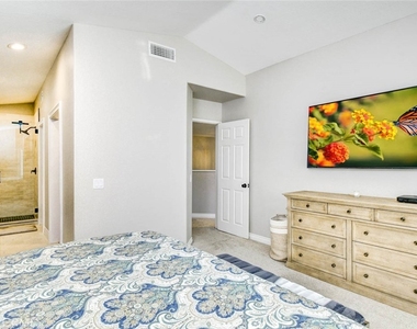 565 S Hibiscus Way - Photo Thumbnail 8