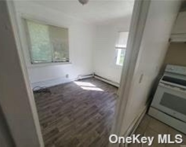 118 Oak Avenue - Photo Thumbnail 5