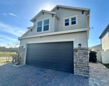 2922 Crest Drive - Photo Thumbnail 2