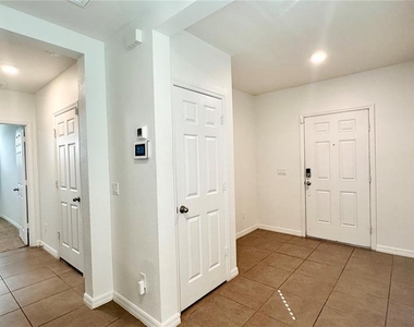 2922 Crest Drive - Photo Thumbnail 7