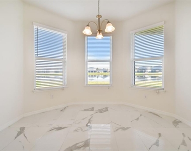 9090 Spruce Creek Circle - Photo Thumbnail 15