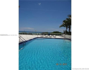 6917 Collins Ave - Photo Thumbnail 10