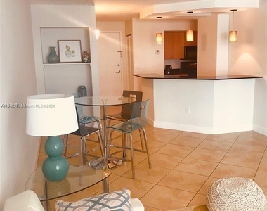 6917 Collins Ave - Photo Thumbnail 3