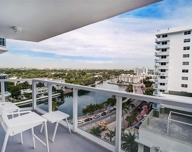 2401 Collins Ave - Photo Thumbnail 8