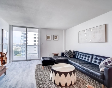 2401 Collins Ave - Photo Thumbnail 20