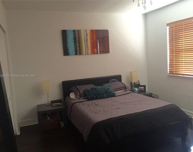 7801 Hispanola Ave - Photo Thumbnail 6