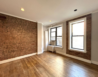 Mott & Prince St - Photo Thumbnail 1