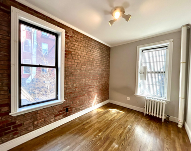 Mott & Prince St - Photo Thumbnail 4